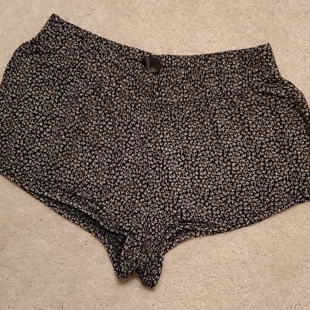 Forever 21 shorts S black and white